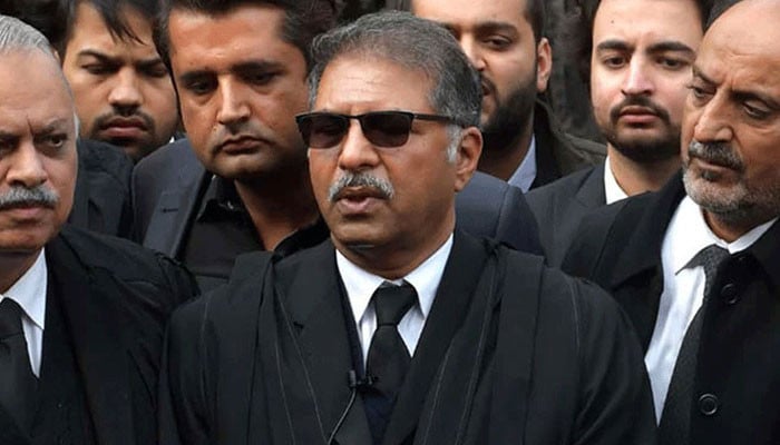 بانی-نے-کہا-ہے-پاکستان-کیساتھ-کھڑے-ہیں،-فرق-نہیں-پڑتا-کون-حکومت-میں-ہے:-بیرسٹر-علی-ظفر