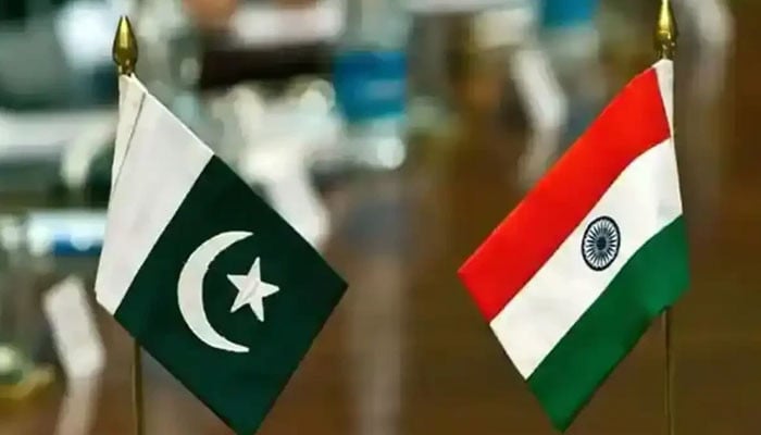 پاکستانی-اور-بھارتی-سفارتی-اہلکار-اپنے-اپنے-وطن-واپس-پہنچ-گئے