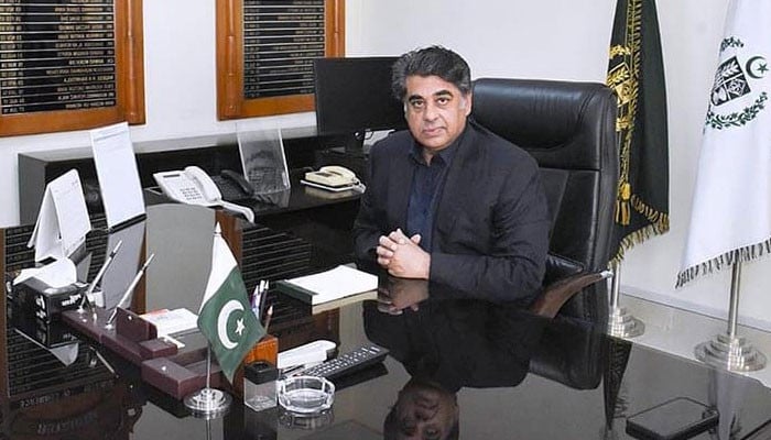 سابق-نگراں-وفاقی-وزیر-نے-اقتصادی-استحکام-اور-برآمدات-کی-ترقی-کا-روڈ-میپ-جاری-کر-دیا