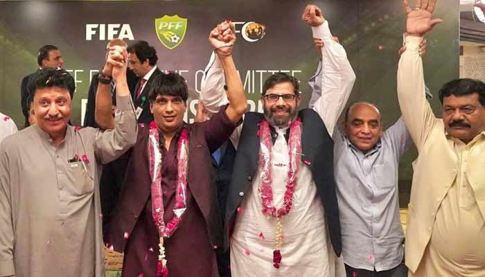 فٹبال-کی-ترقی-کیلئے-فیڈریشن-سب-کے-ساتھ-مل-کر-کام-کرے-گی،-حافظ-ذکاء-اللہ