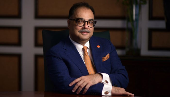 احمد-آباد،-کراچی-طیارہ-حادثے-میں-کئی-چیزیں-ایک-جیسی-تھیں،-ظفر-مسعود
