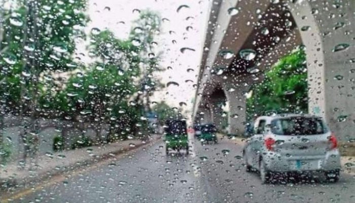 کراچی-کے-مضافات-میں-آندھی-اور-گرج-چمک-کیساتھ-بارش-کا-امکان