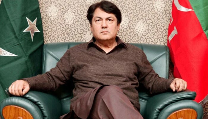 نئے-مالی-سال-میں-پیٹرولیم-مصنوعات-کی-قیمتوں-میں-مزید-اضافہ-ہوگا،-بیرسٹر-سیف