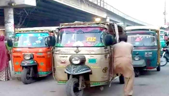 کمشنر-کراچی-نے-شہر-کی-20-سڑکوں-پر-رکشوں-کے-داخلے-پر-پابندی-لگا-دی