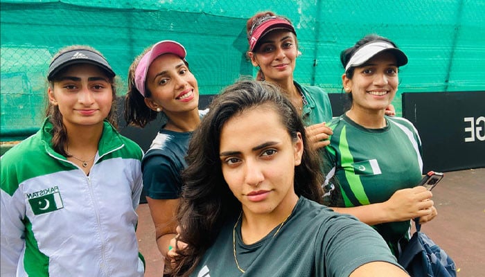 بیلی-جین-کنگ-ٹینس-کپ:-پاکستان-کا-فاتحانہ-آغاز،-تاجکستان-کو-1-2-سے-شکست