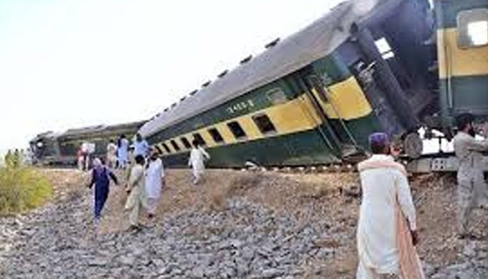 شکارپور،-منڈی-پھاٹک-کےمقام-پرجعفرایکسپریس-کی-بوگی-پٹری-سے-اتر-گئی