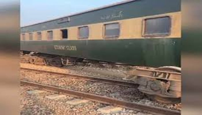 ریسکیو-آپریشن-مکمل-ہونے-کے-بعد-جعفر-ایکسپریس-کو-روانہ-کردیا-گیا