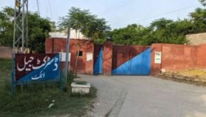 اٹک-جیل-میں-افسران-کی-موجودگی-میں-حوالاتیوں-پر-تشدد