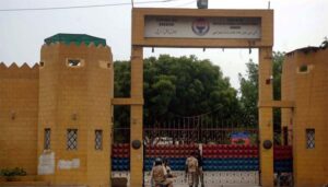 آئی-جی-جیل-کا-سینٹرل-جیل-کراچی-کا-دورہ،-قیدیو-سے-ملاقات