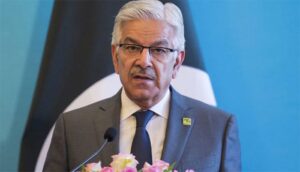 قومی-سلامتی-کمیٹی-اجلاس:-صحافی-کے-سوال-پر-خواجہ-آصف-کی-کانوں-کو-ہاتھ-لگاکر-معذرت