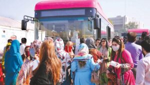 حیدرآباد:-پنک-بس-سروس-بند،-خواتین-پبلک-ٹرانسپورٹ-میں-سفر-کرنے-پر-مجبور