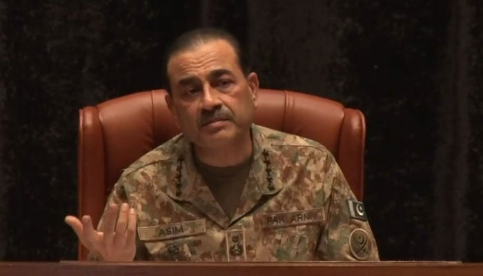 نوجوان-افسران-قوم-کی-خدمت-کو-اپنا-نصب-العین-بنائیں:-فیلڈ-مارشل-سید-عاصم-منیر