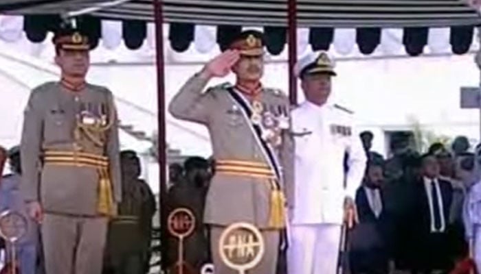 کراچی:-پاک-بحریہ-کی-کمیشننگ-پریڈ،-فیلڈ-مارشل-سید-عاصم-منیر-کی-خصوصی-شرکت
