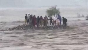 دریائے-سوات-میں-سیاحوں-کے-ڈوبنے-کا-واقعہ،-ڈپٹی-کمشنر-کو-معطل-کردیا-گیا