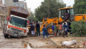 کراچی:-کئی-علاقوں-میں-خراب-سڑکوں-کے-باعث-شہری-مشکلات-کا-شکار