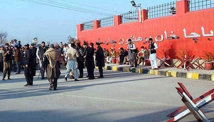 باچا-خان-یونیورسٹی:-139-ڈیلی-ویجز-ملازمین-کو-نوکریوں-سے-فارغ-کردیا-گیا