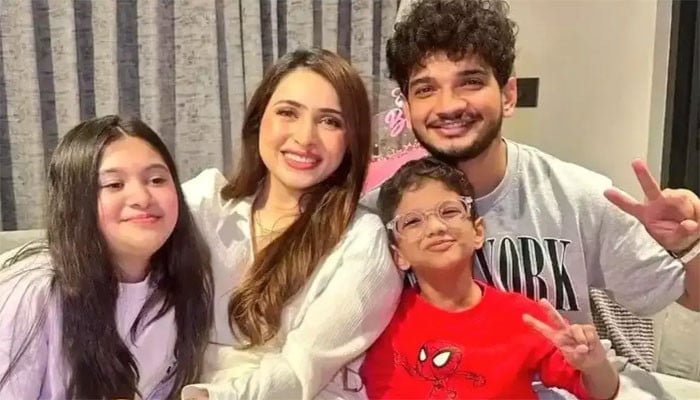 مہ-جبین-سے-شادی-کمسن-بیٹے-کی-خاطر-کی،-منور-فاروقی