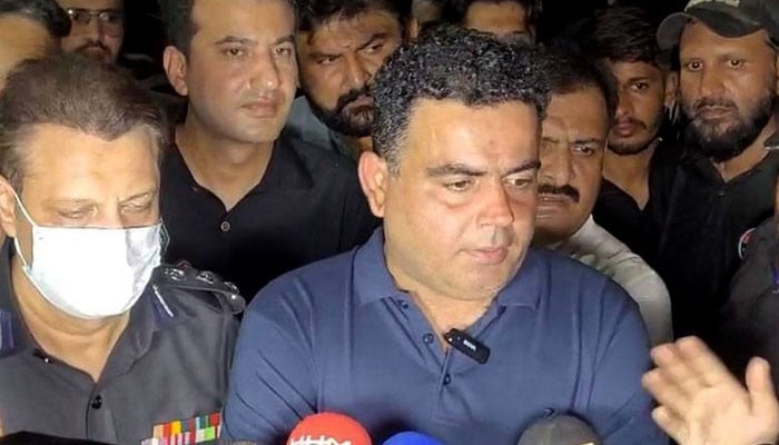 ریسکیو-آپریشن-مکمل-ہونے-میں-24-گھنٹے-لگ-سکتے-ہیں،-کمشنر-کراچی