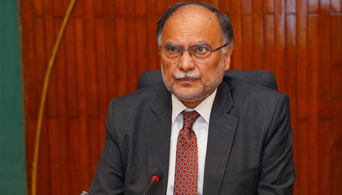 دشمن-انتشار-اور-تقسیم-پیدا-کر-کے-ہمیں-کمزور-کرنا-چاہتا-ہے:-احسن-اقبال
