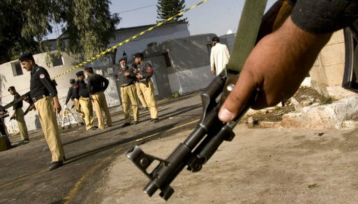 قلات:-پولیس-اہلکاروں-پر-فائرنگ،-ایک-اہلکار-جاں-بحق