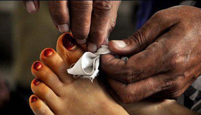 کراچی،-رہائشی-عمارت-کے-فلیٹ-سے-گرکر-خاتون-جاں-بحق