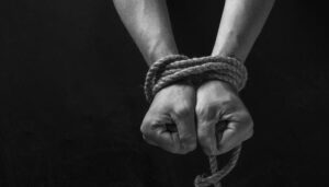 فیصل-آباد:-تاجر-کا-بیٹا-اغوا-کے-بعد-قتل،-2-ملزمان-گرفتار
