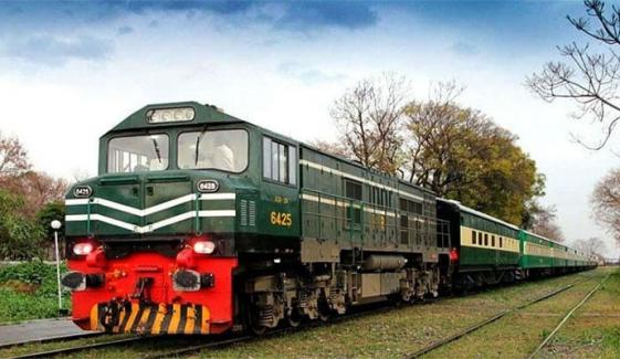 پاکستان-ریلوے-نے-6-سال-میں-93-ارب-روپے-کما-لیے