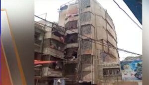 مخدوش-عمارت-خالی-کروانے-پر-رہائشیوں-کا-احتجاج،-گیس-بجلی-کنکشن-کاٹ-دیے-گئے