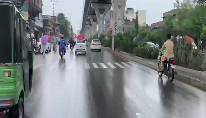 راولپنڈی:-شدید-بارش-کے-بعد-مرکزی-شاہراہیں-کلیئر-کر-دی-گئیں