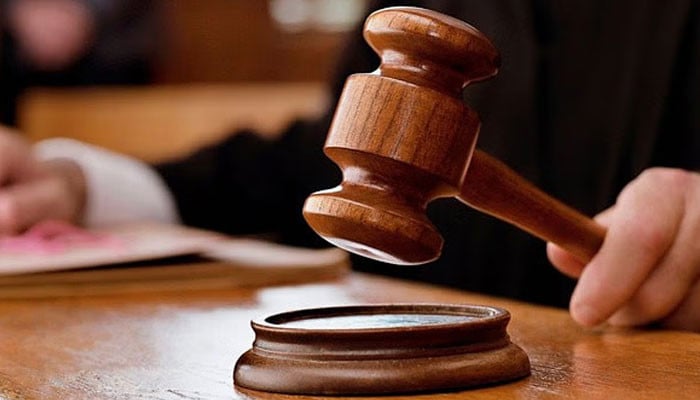کراچی:-13-سالہ-لڑکی-سے-شادی-کرنیوالا-شخص-ضمانت-منسوخ-ہونے-پر-عدالت-سے-بھاگ-گیا