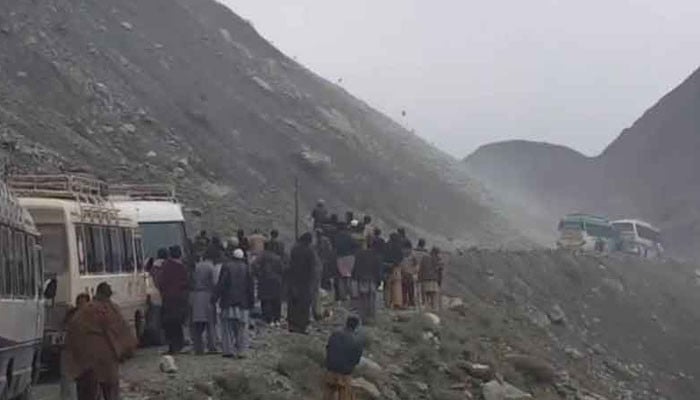شاہراہ-قراقرم-اور-شاہراہ-ناران-بابوسر-ٹریفک-کے-لیے-بند
