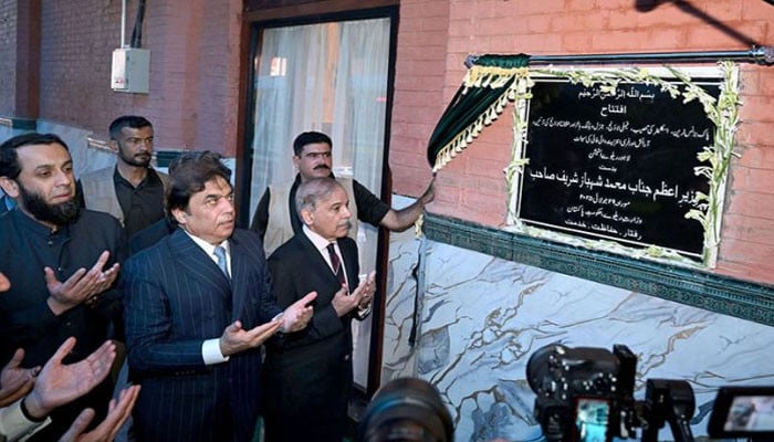 ریلوے-میں-خوشگوار-تبدیلی-دیکھنے-کو-ملی،-پاک-بزنس-ایکسپریس-کی-افتتاحی-تقریب-سے-وزیراعظم-کا-خطاب