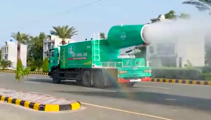 ڈسٹ-سسپنشن-سسٹم-15-جدید-اینٹی-اسموگ-گنز-کے-ساتھ-لاہور-پہنچ-گیا