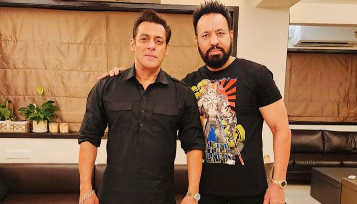 سلمان-خان-کے-باڈی-گارڈ-بھی-اداکار-کے-نقشِ-قدم-پر-چل-پڑے